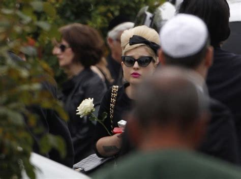 kelly osbourne amy winehouse funeral